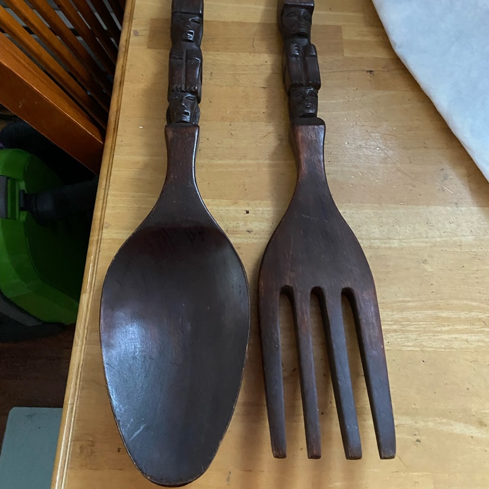 Dark wood wall hanging 22 inch spoon and fork set . Vintage tiki totem